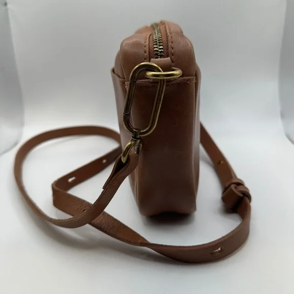 Madewell Leather Carabiner Medium Crossbody Bag - Picture 5 of 9